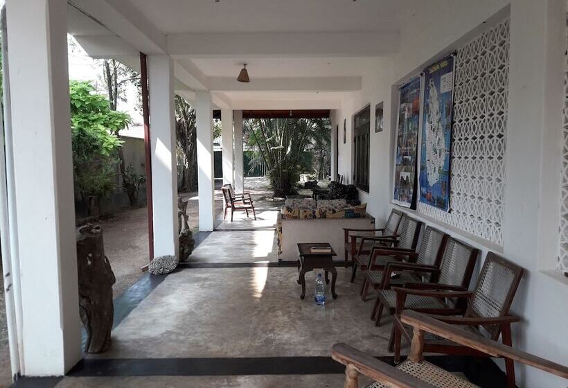 فندق Sea Front Hikkaduwa