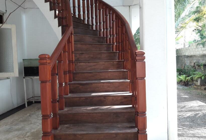 فندق Sea Front Hikkaduwa