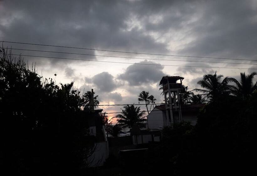 فندق Sea Front Hikkaduwa