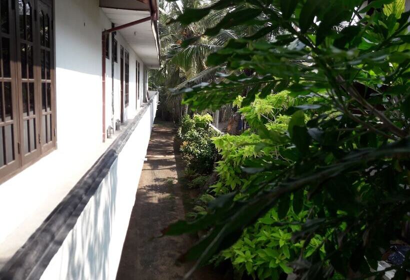 فندق Sea Front Hikkaduwa