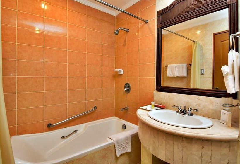 Hotel Subic Holiday Villas