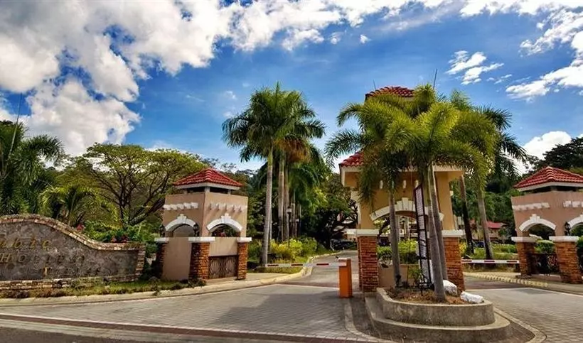 Hotelli Subic Holiday Villas