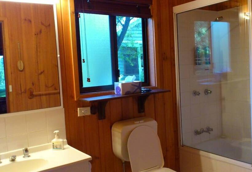 Kangaroo Valley Timber Cabin