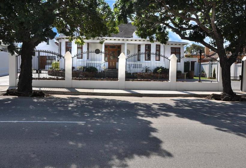 פנסיון 50 College Drive B&b