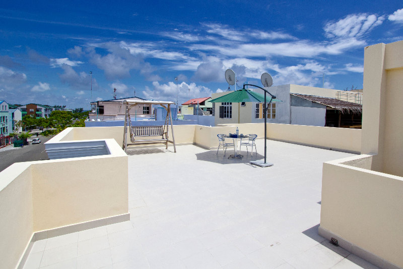 پانسیون Sunset Royal