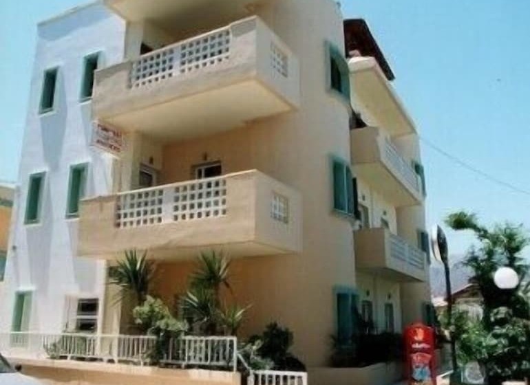 Albatross Studios & Apartments