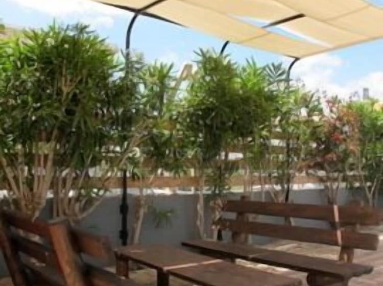 Albatross Studios & Apartments