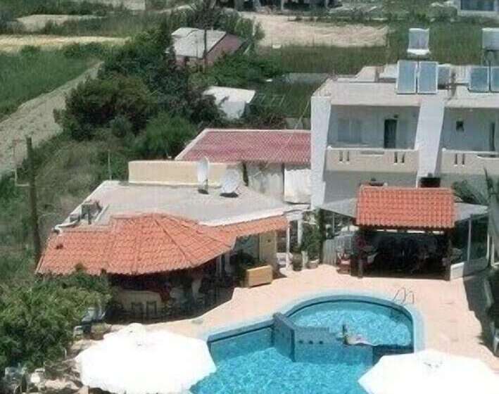 Albatross Studios & Apartments