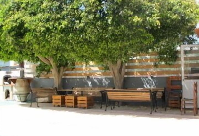 Albatross Studios & Apartments