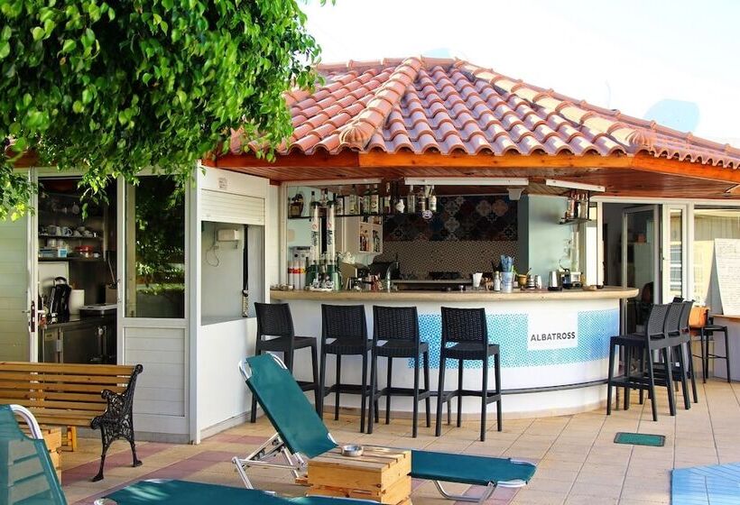 Albatross Studios & Apartments