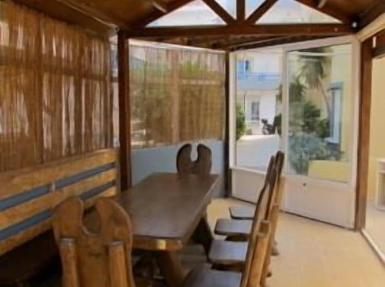 Albatross Studios & Apartments