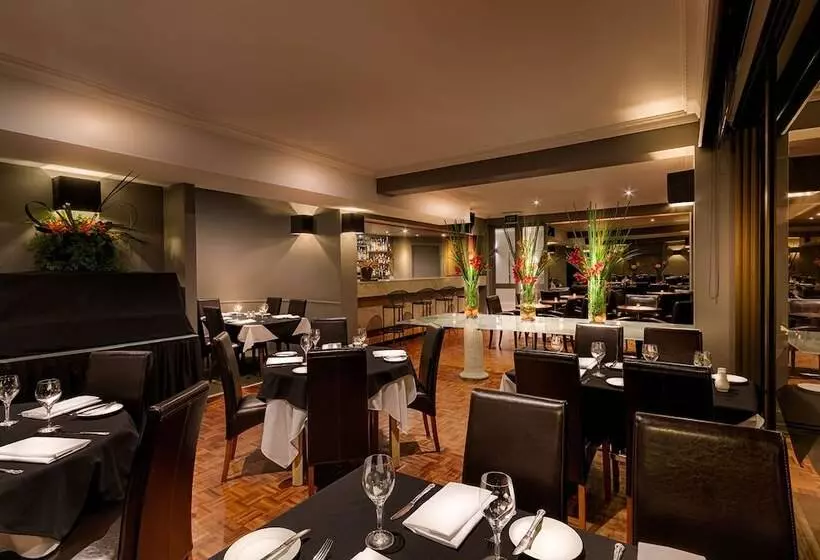 Hotelli Crest On Barkly Serviced Apartments