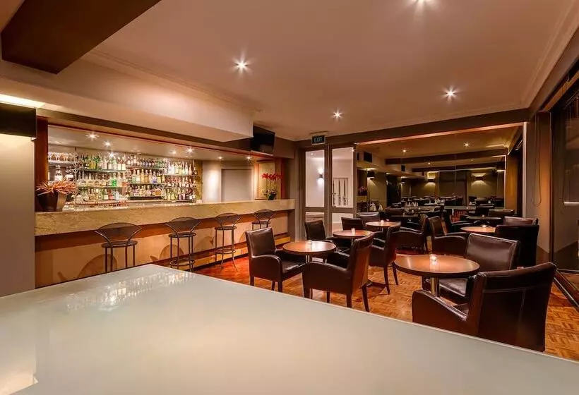 Hotelli Crest On Barkly Serviced Apartments