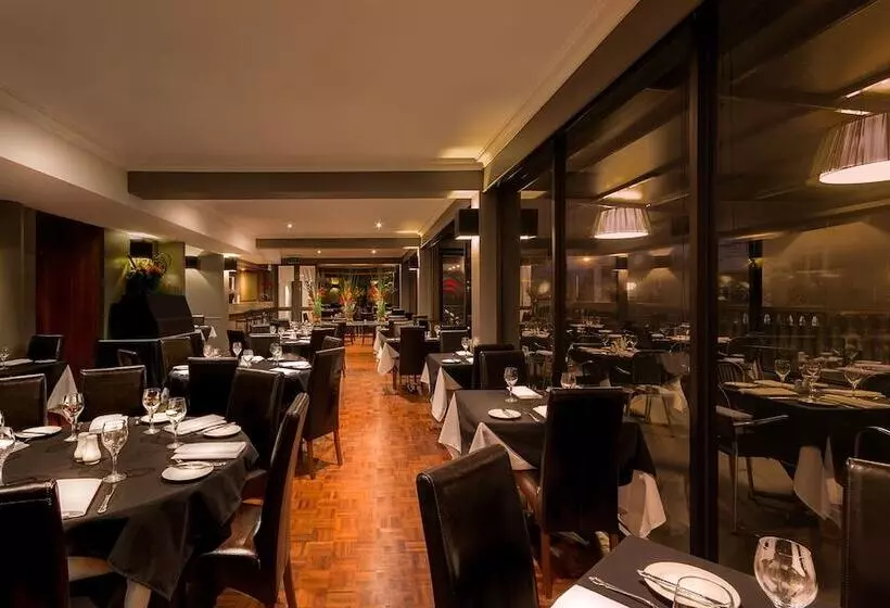 Hotelli Crest On Barkly Serviced Apartments
