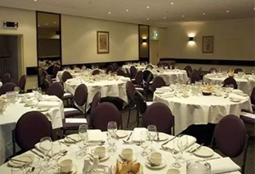 Hotelli Crest On Barkly Serviced Apartments
