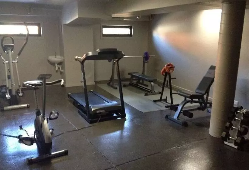 Hotelli Crest On Barkly Serviced Apartments