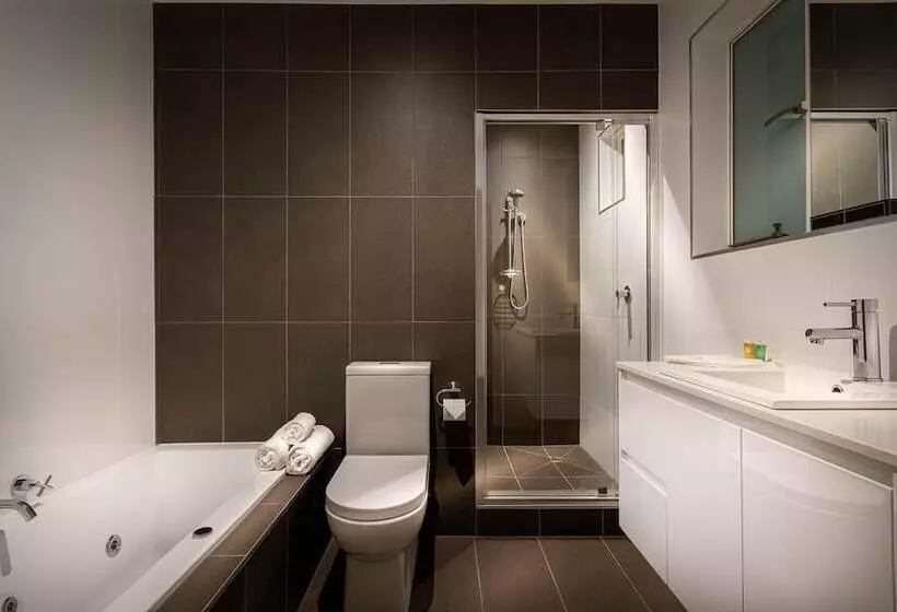 Hotelli Crest On Barkly Serviced Apartments
