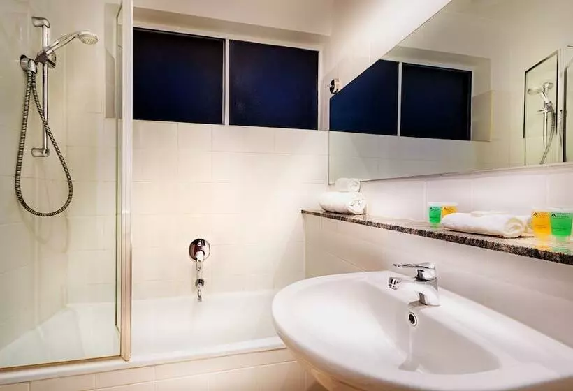 Hotelli Crest On Barkly Serviced Apartments