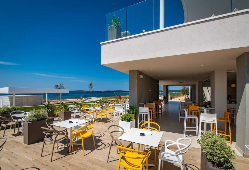 Arena Grand Kazela Camping Homes