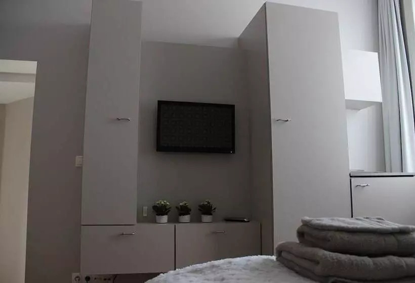 B&b @ Room's