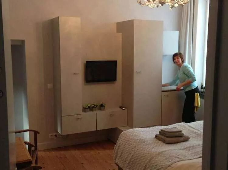 B&b @ Room's