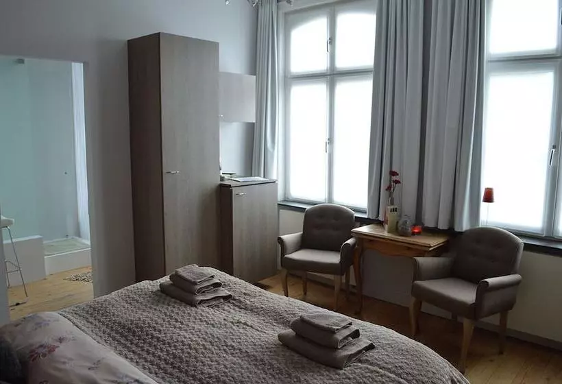 B&b @ Room's