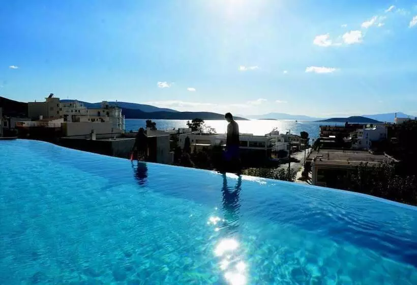 Evia Hotel & Suites