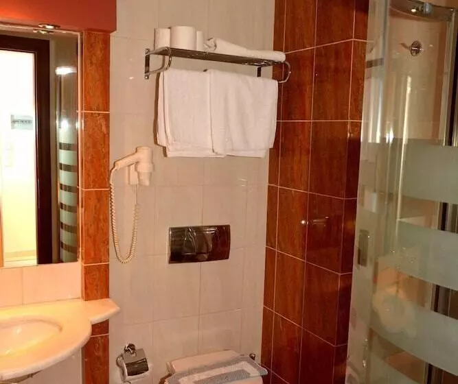 Evia Hotel & Suites
