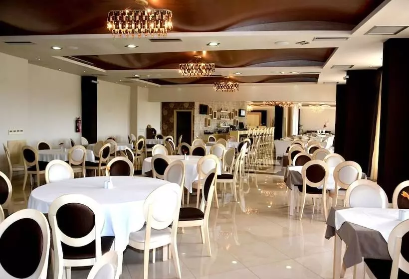 Evia Hotel & Suites