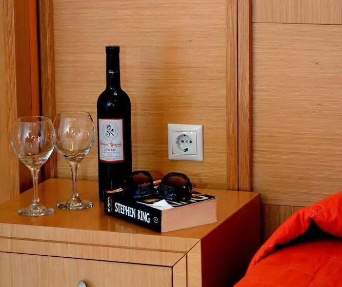Evia Hotel & Suites