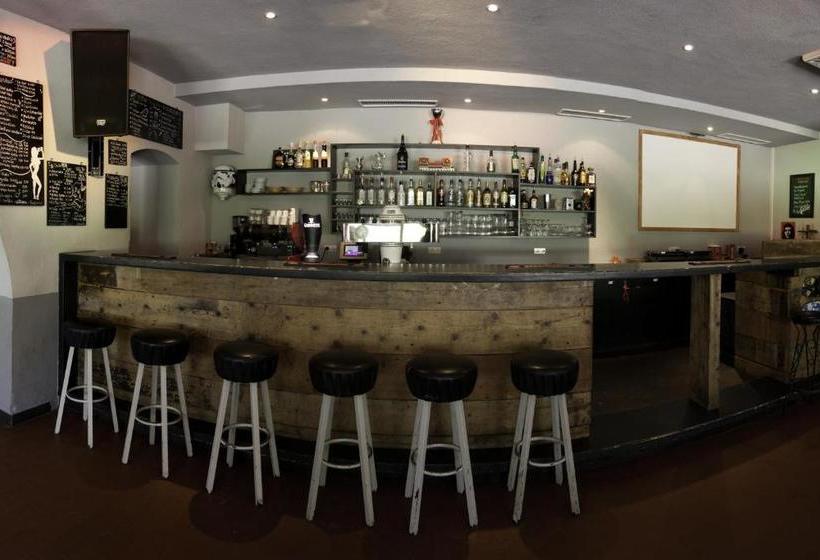 ホテル Hostel Chillertal