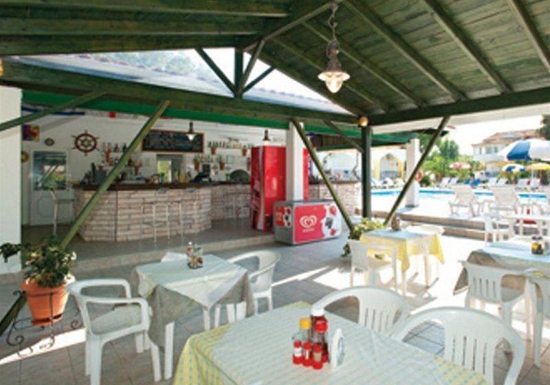 ホテル Jessica Apartments