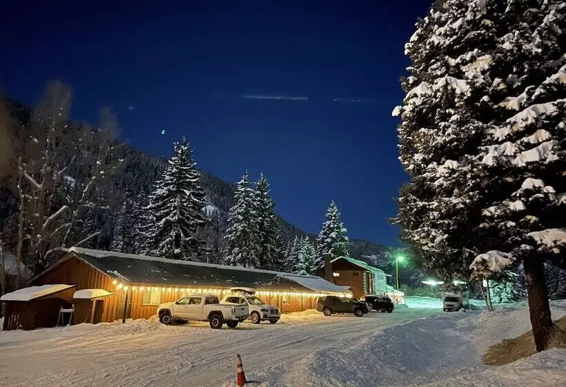 ホテル Wolf Creek Ranch Ski Lodge