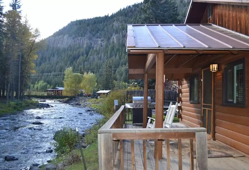 ホテル Wolf Creek Ranch Ski Lodge