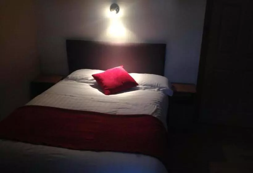 تختخواب و صبحانه Carragh House