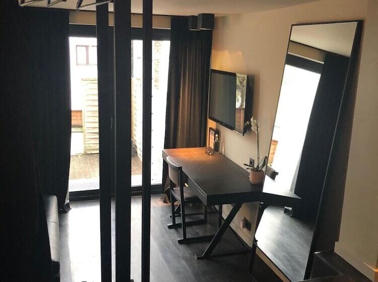 تختخواب و صبحانه Museum Suites