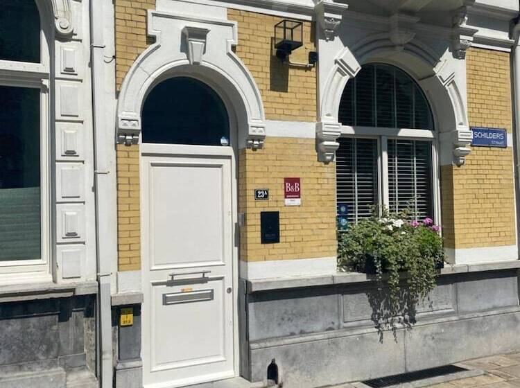 تختخواب و صبحانه Museum Suites