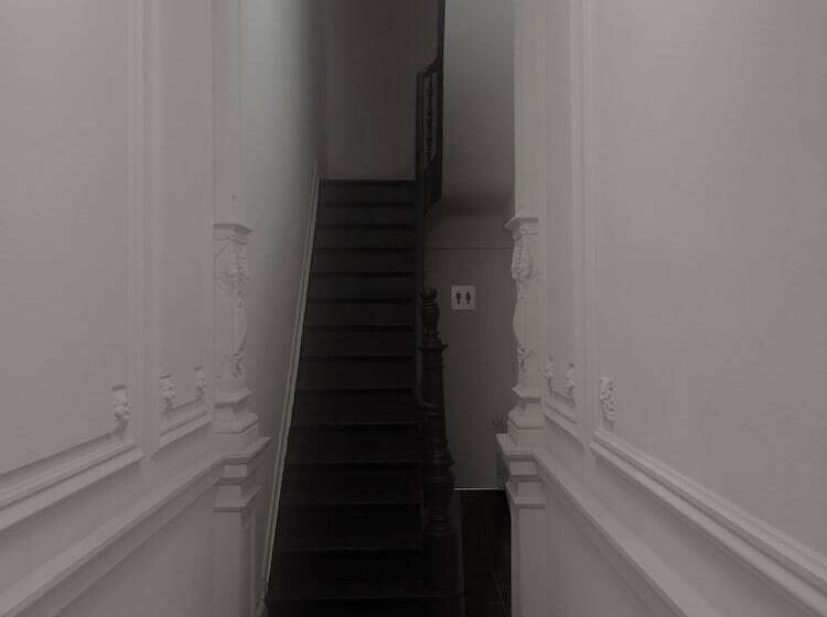 تختخواب و صبحانه Museum Suites