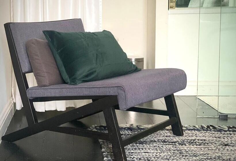 تختخواب و صبحانه Museum Suites