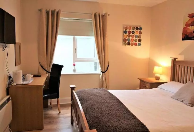 تختخواب و صبحانه The Connaught Inn