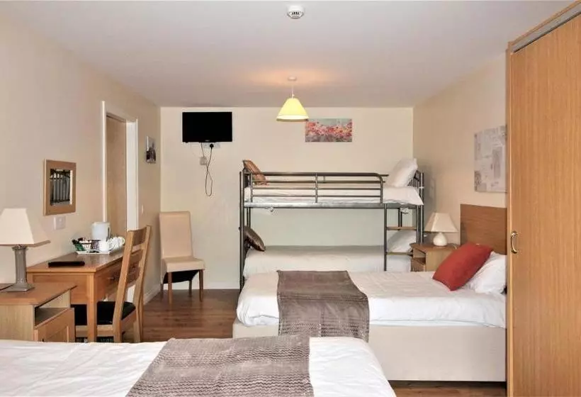 تختخواب و صبحانه The Connaught Inn