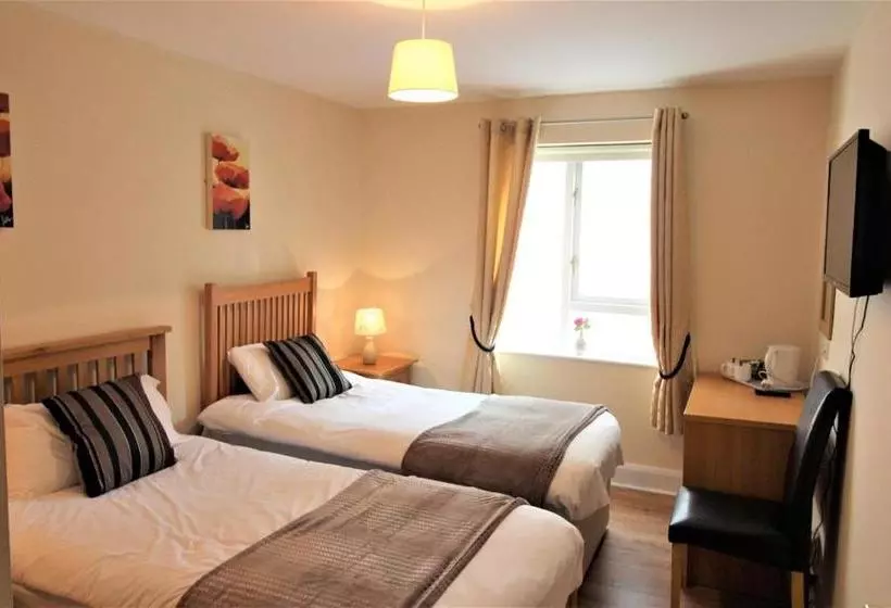 تختخواب و صبحانه The Connaught Inn