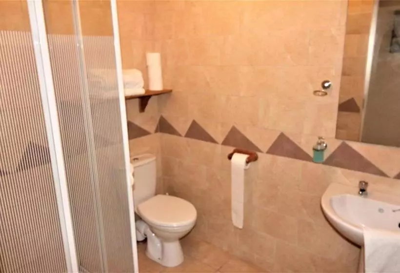 تختخواب و صبحانه The Connaught Inn