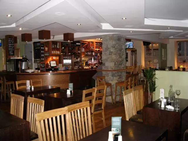 تختخواب و صبحانه The Connaught Inn