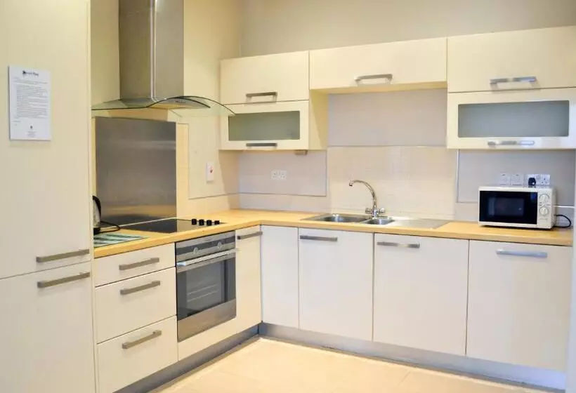 ホテル Carrick Plaza Suites And Apartments
