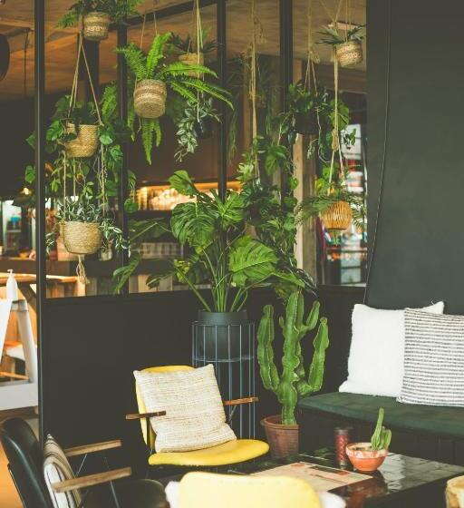 Lakeside Paradise Sport Hostel