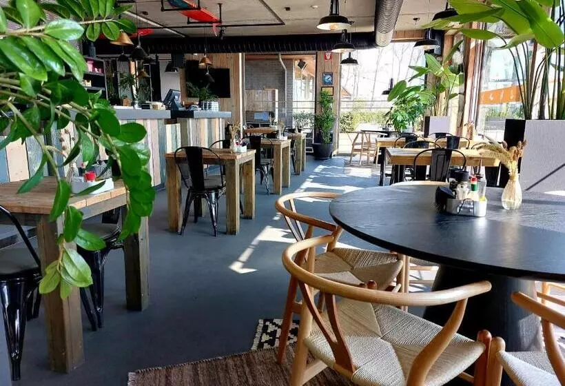 Lakeside Paradise Sport Hostel