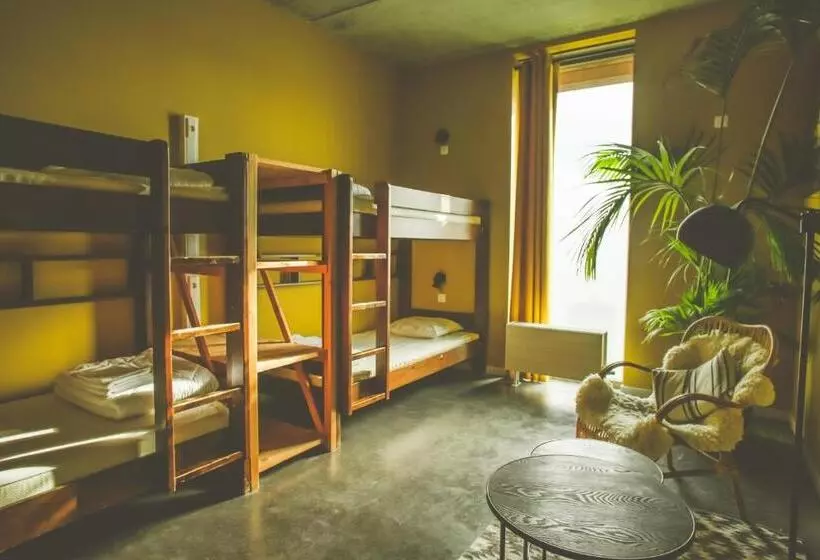 Lakeside Paradise Sport Hostel