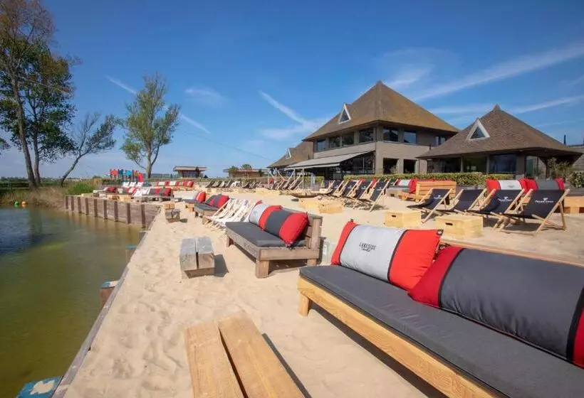 Lakeside Paradise Sport Hostel