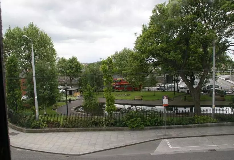 تختخواب و صبحانه Tipperary House Dublin